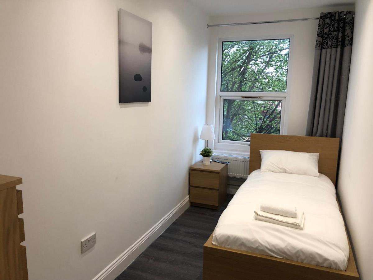 The Broadway Hotel - London Heathrow Southall Extérieur photo