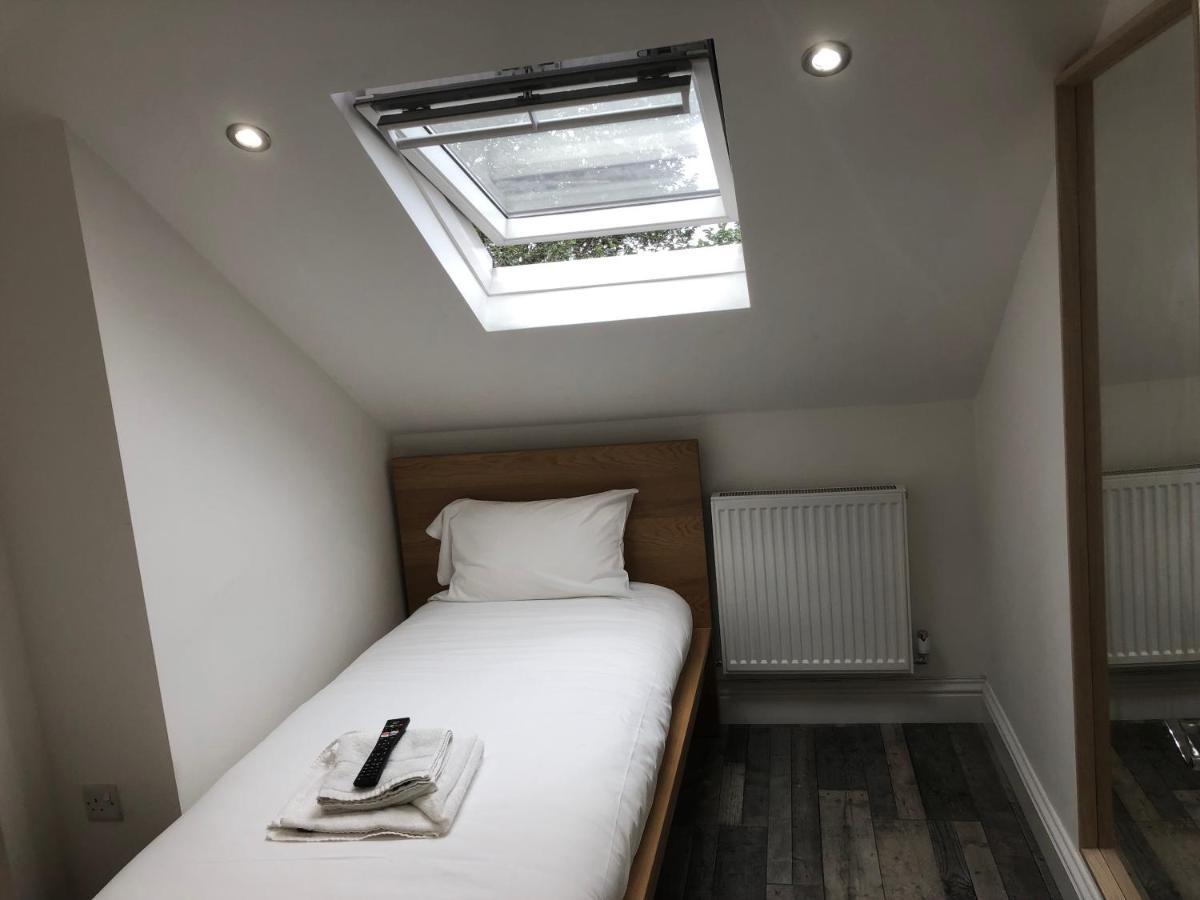 The Broadway Hotel - London Heathrow Southall Extérieur photo