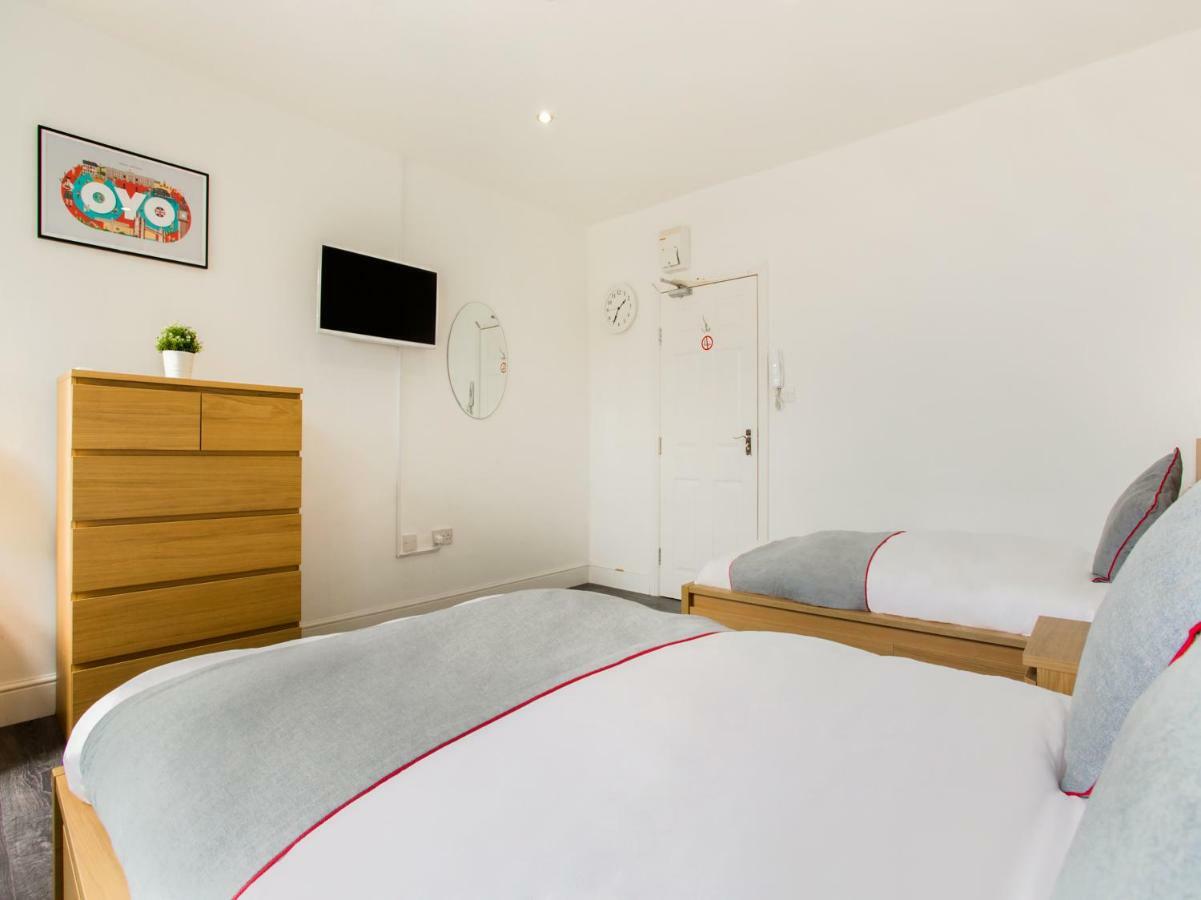 The Broadway Hotel - London Heathrow Southall Extérieur photo
