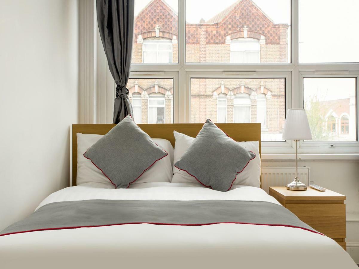 The Broadway Hotel - London Heathrow Southall Extérieur photo