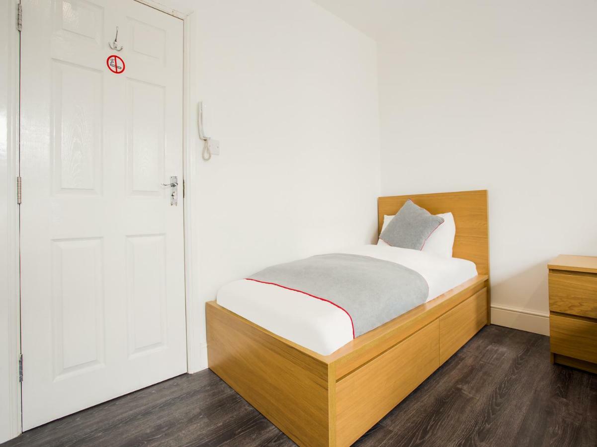 The Broadway Hotel - London Heathrow Southall Extérieur photo