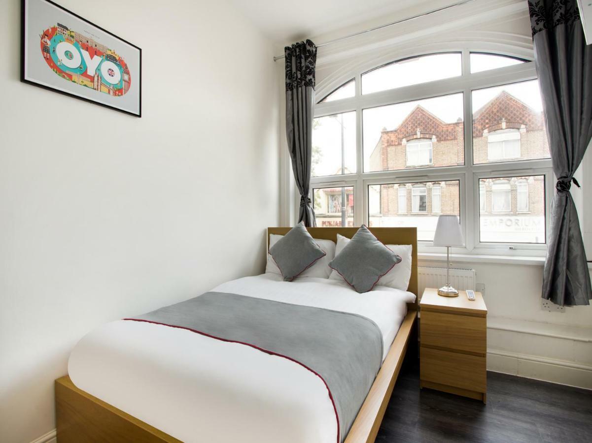 The Broadway Hotel - London Heathrow Southall Extérieur photo