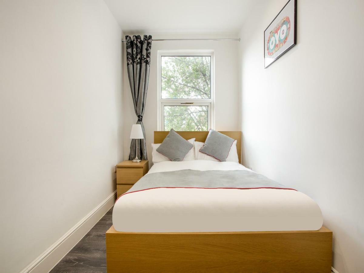 The Broadway Hotel - London Heathrow Southall Extérieur photo