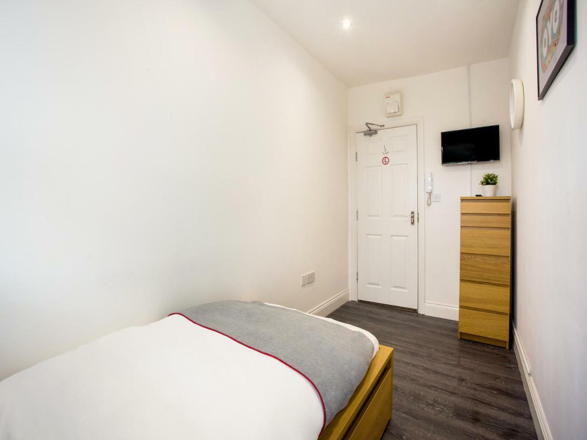 The Broadway Hotel - London Heathrow Southall Extérieur photo