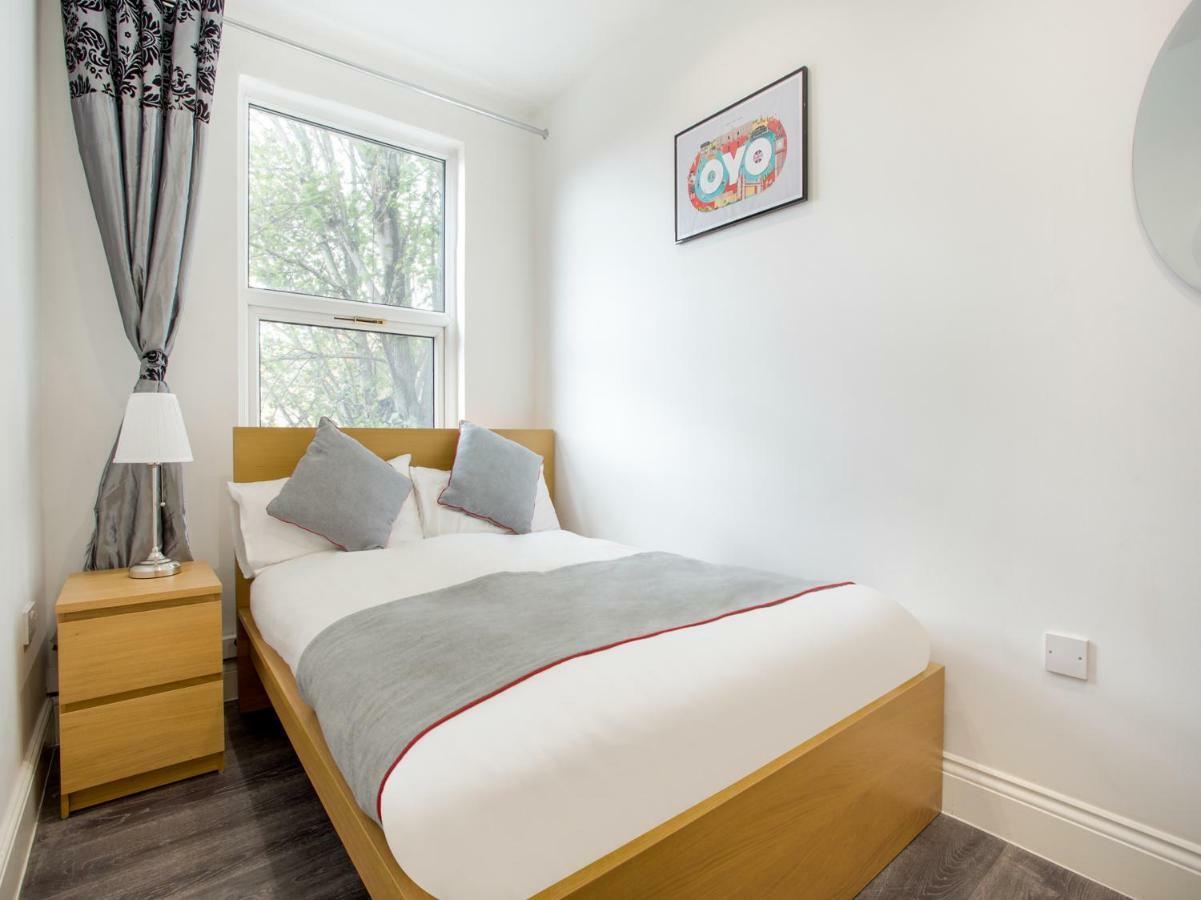 The Broadway Hotel - London Heathrow Southall Extérieur photo
